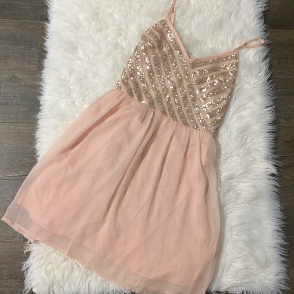 Hollister Dresses & Skirts - 🎉HP🎉Hollister rose gold sequin dress